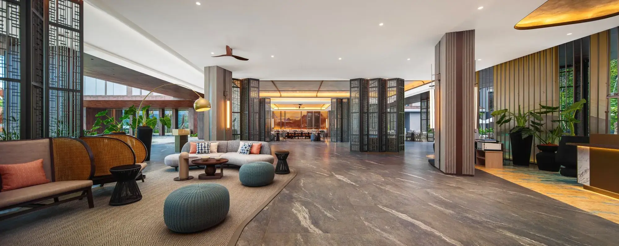 Crowne Plaza Bajo Lobby